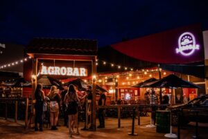Imagem de fachada de uma unidade da rede de franquias Agrobar. Esta imagem está sendo utilizada para ilustrar a parceria de crédito entre a 4TE Group e o Agrobar, informação importante para quem deseja abrir uma franquia do Agrobar e precisa de uma linha de crédito para fazer o investimento inicial.