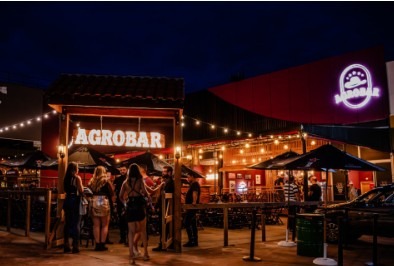 Imagem da fraquia do Agrobar. Ela ilustra um guia com duas perguntas muito recorrentes: quanto custa uma franquia do Agrobar e como abrir uma unidade da marca.